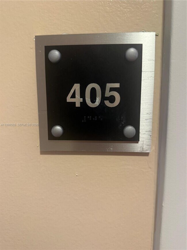 Building Photo - 119 SW 6th Ave