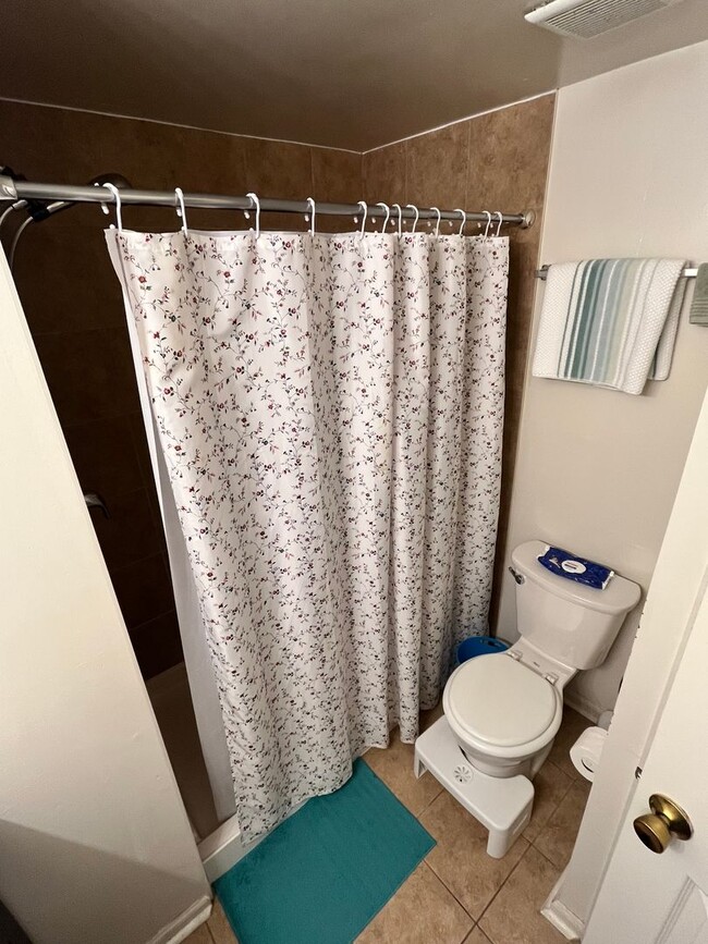 Building Photo - 2 Bed 2 Bath Condo in Council Rock School ...