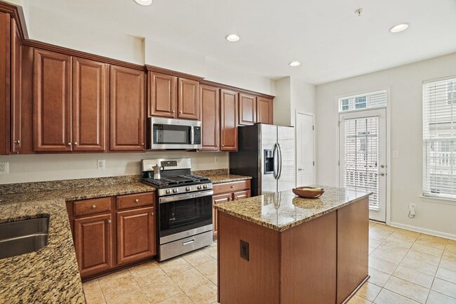 Building Photo - Amazing Opportunity in The Villages at Dak...