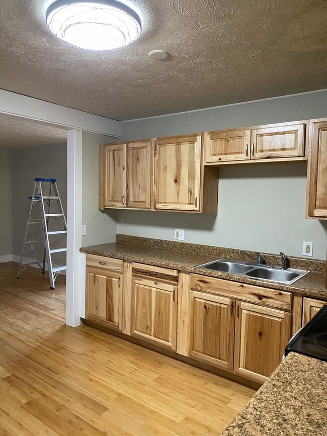 Building Photo - 5 Bedroom, 2.5 Bathroom house, Super convenient location! Arden