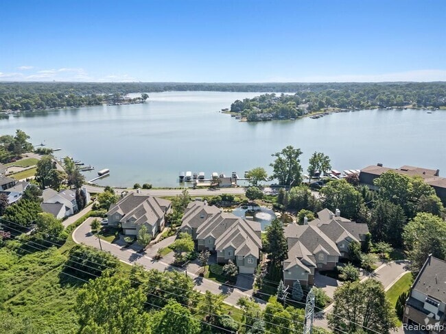 Building Photo - 3782 Pine Lake Knoll Dr