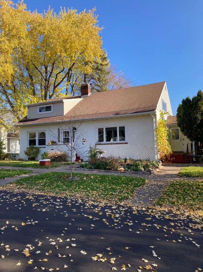 Building Photo - 910 N 56th Ave W