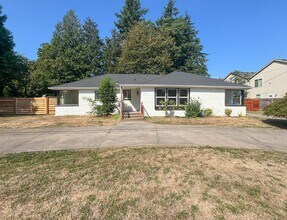 Building Photo - Charming NE Portland Apartment Near Parks, Shops & Transit