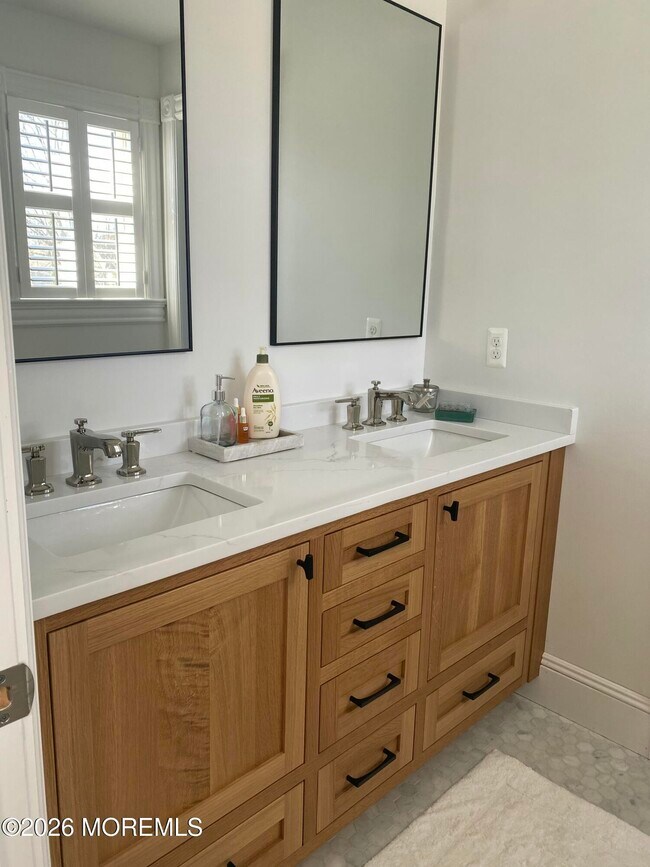 Building Photo - 333 Woodland Ave