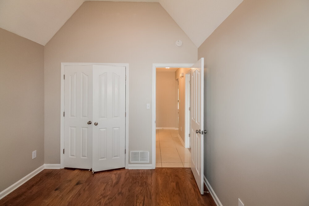 Building Photo - 4283 Ravenwood Park W