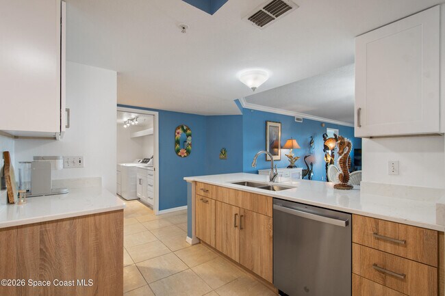 Building Photo - 8700 Ridgewood Ave