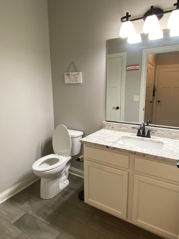 Building Photo - 1232 SE Birch Ln