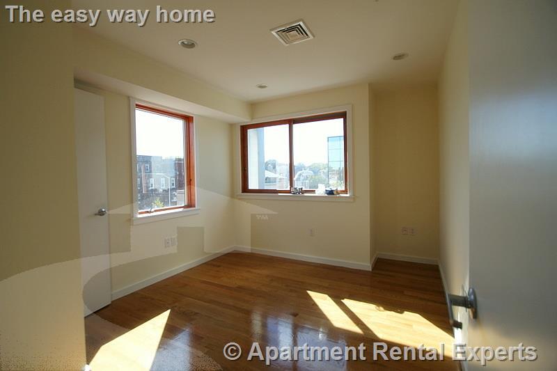 Building Photo - 2 Beech St