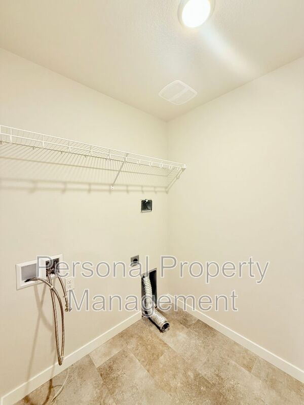 Building Photo - 18010 NE 47th Ave