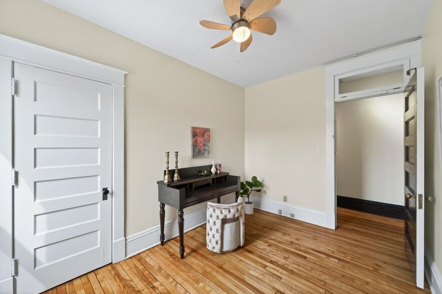 Building Photo - 722 Grand Ave