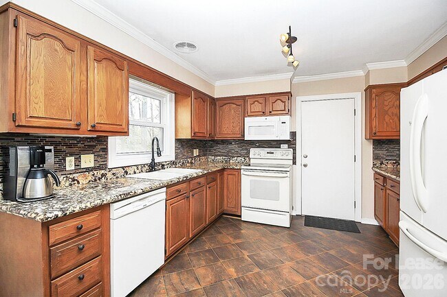 Building Photo - 121 Marshdale Ave SW