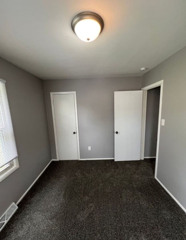 Building Photo - Freshly Updated 2-Bedroom Duplex with One-...