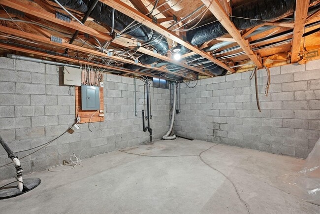 Building Photo - 5516 Baneberry Ave