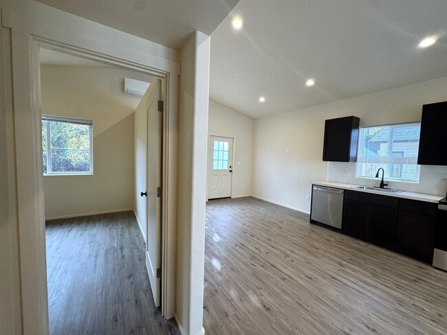 Building Photo - 11072 SW Sunny Hl Ln