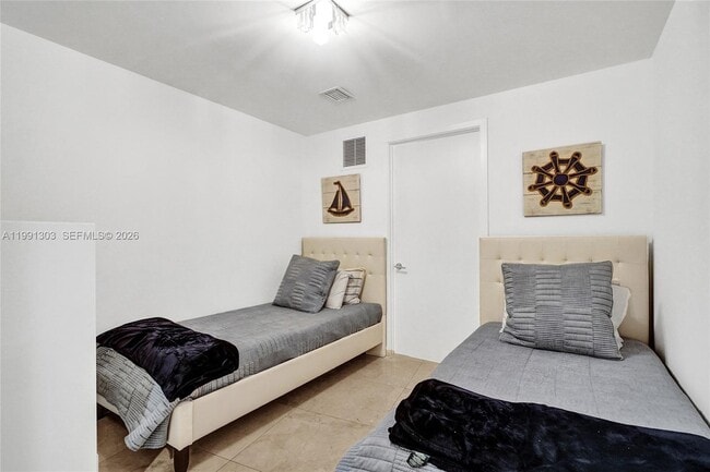 Building Photo - 18201 Collins Ave