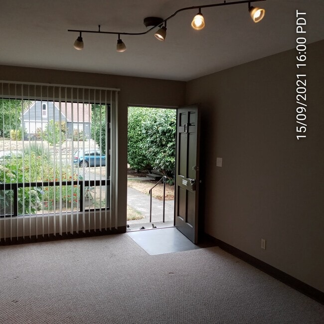 Living room/ front window - 5802-5824 SE Belmont St