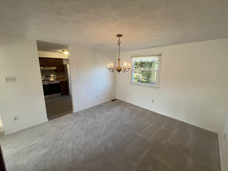 dining room - 6310 Meeting House Way