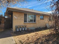 Building Photo - Move In Special offered 2 bedroom with 1 bath