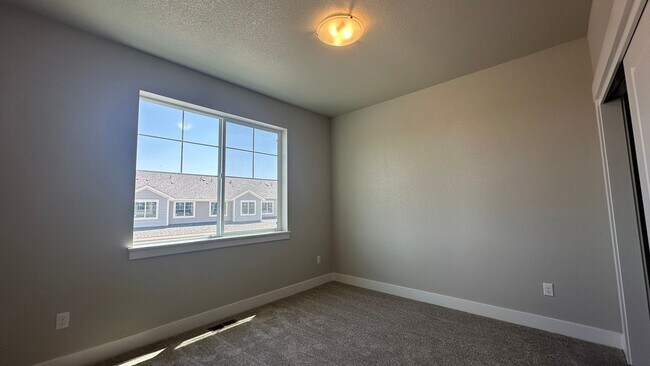 Building Photo - Great Townhouse in Loveland