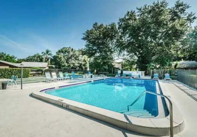 Building Photo - 4215 E Bay Dr