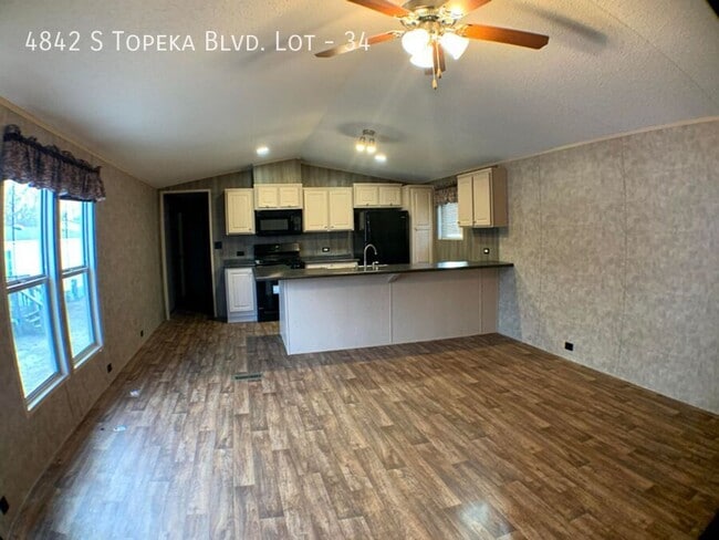 Building Photo - 4842 SW Topeka Blvd