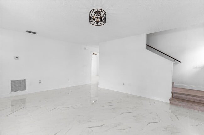 Building Photo - 421 Rollins Dr