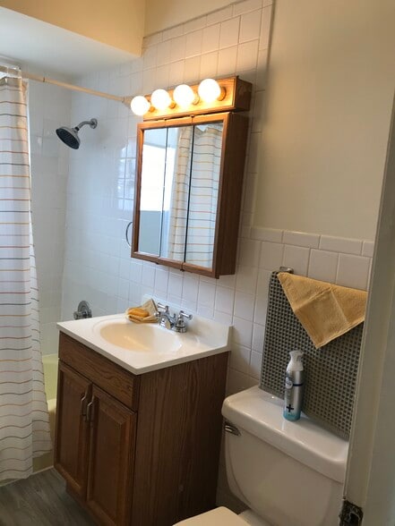 Shower and tub with 2 linen closets in hallway. - 8616 47th St
