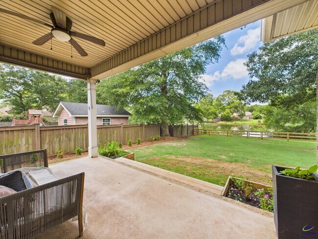 Building Photo - 205 Pebble Stone Pl
