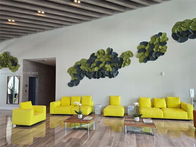 Building Photo - 1600 SW 1st Ave