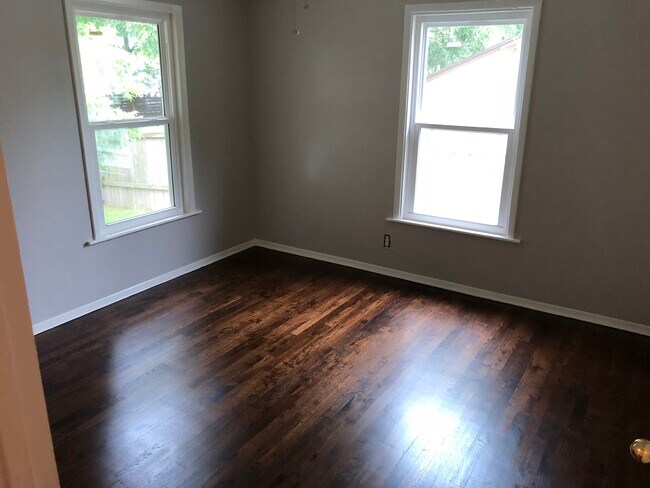 Building Photo - 6017 Sheridan Ave