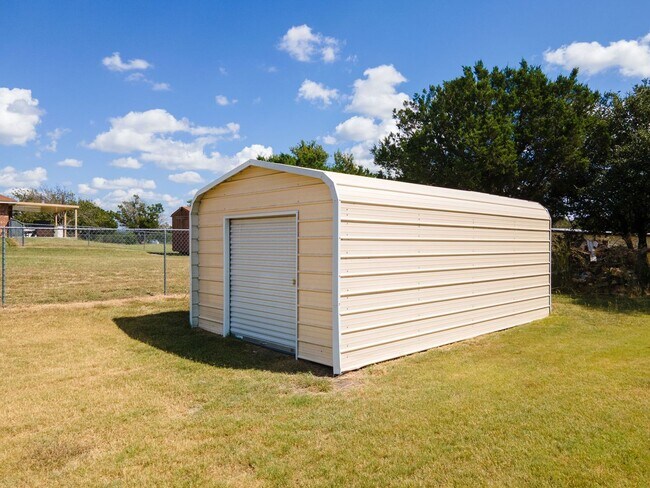 Building Photo - 122 CR - 4936