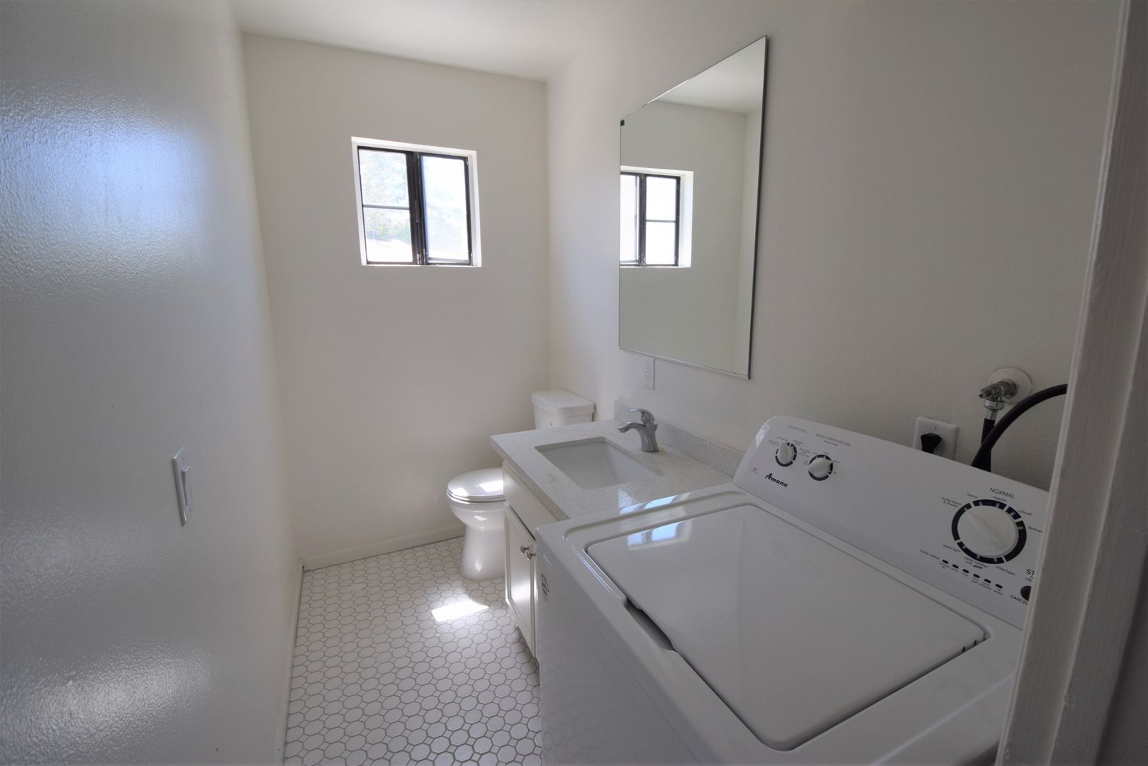 Building Photo - 24822 Walnut St