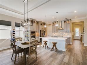 Building Photo - 714 16th Ave E