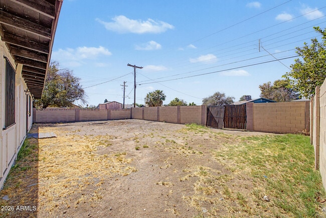 Building Photo - 3143 W Glendale Ave