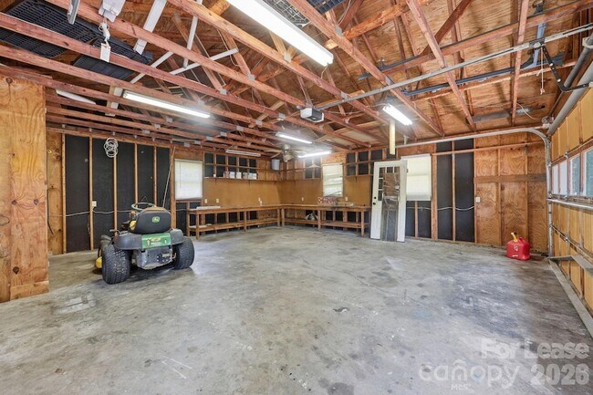 Building Photo - 6299 Spring Ct Ln