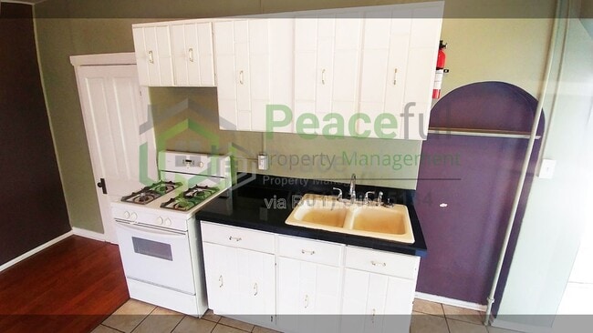 Building Photo - 217 D St E