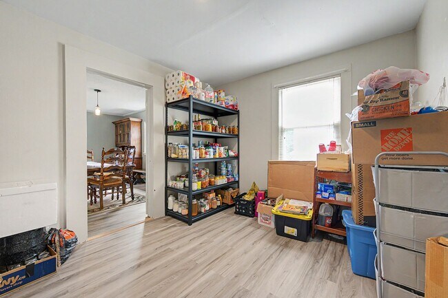 Building Photo - Spacious 5-Bedroom Home Near Radford University