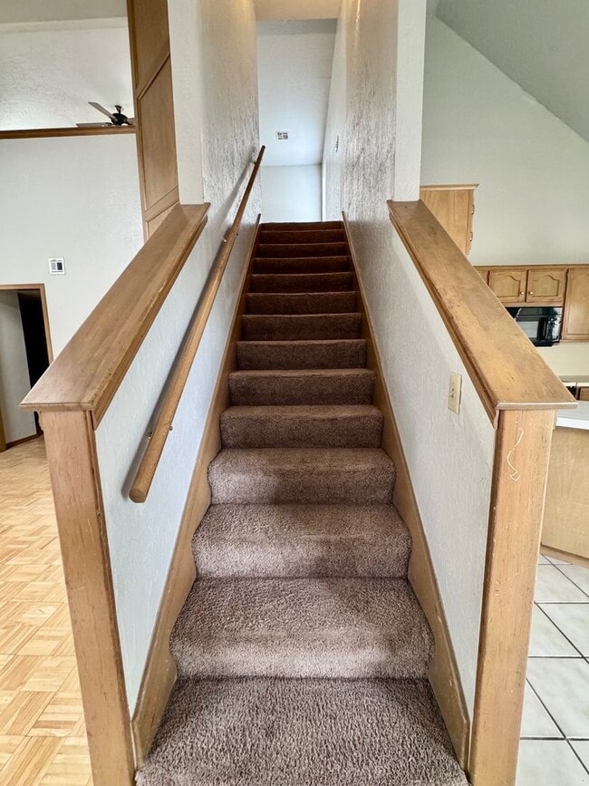 Building Photo - 2 bed, 2 bath, 2 car garage