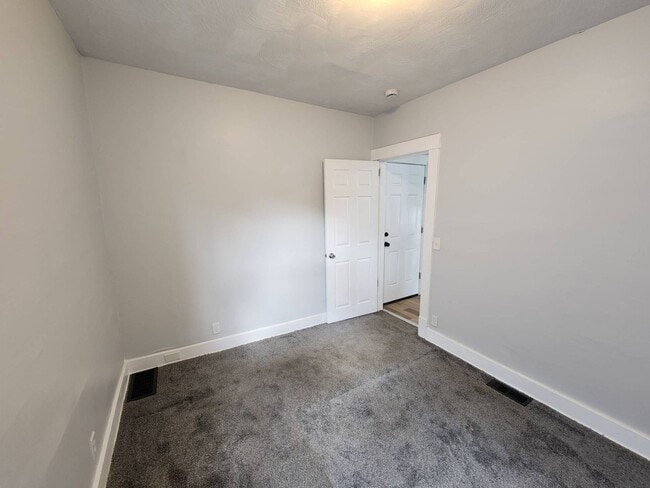 Building Photo - 12709 Parkhill Ave