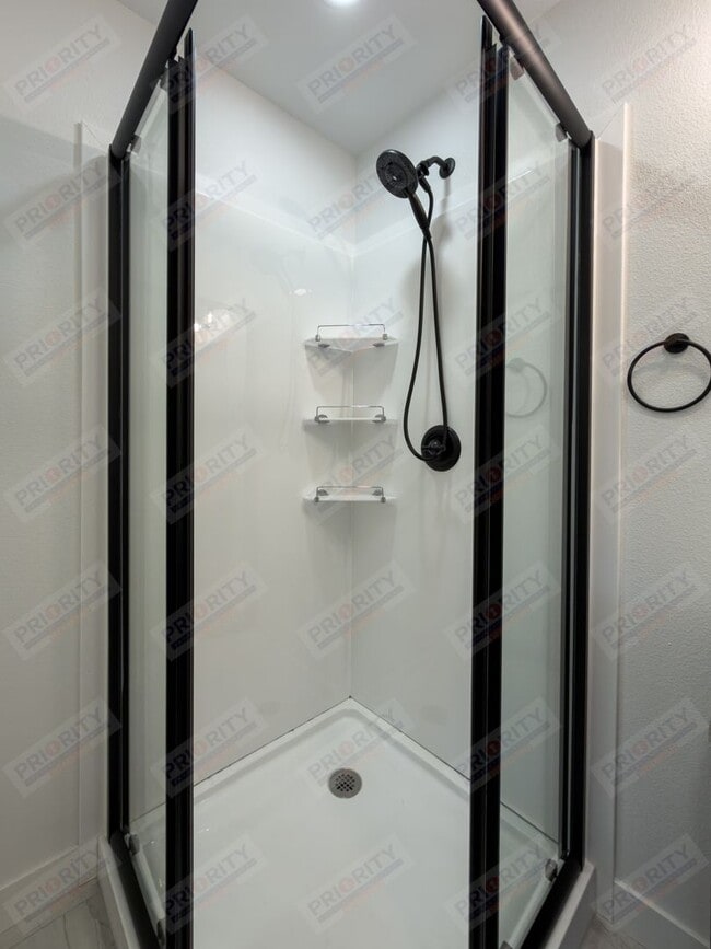 Building Photo - Completely remodeled home!