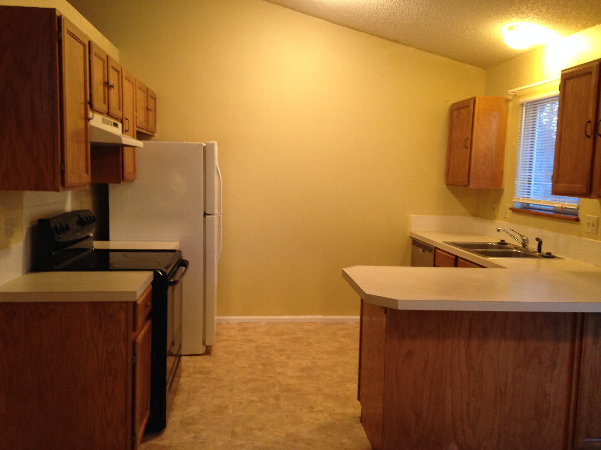 Building Photo - 2204 S Del Norte Dr