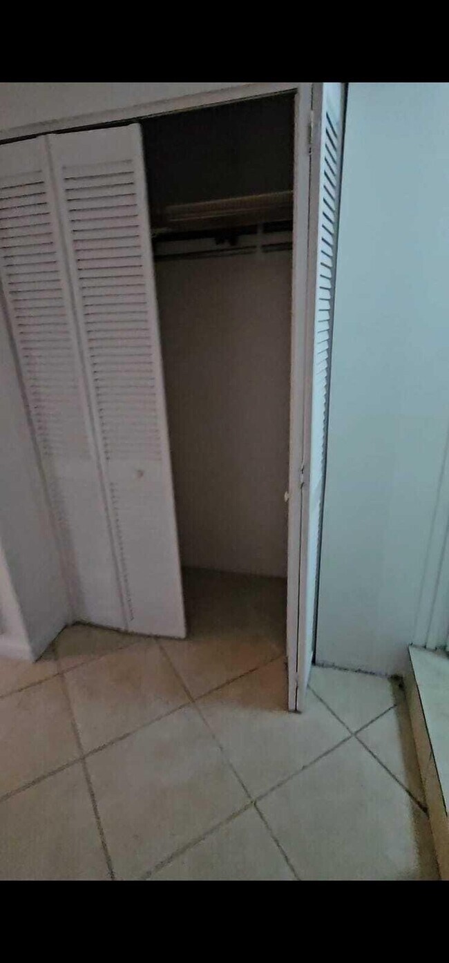 Building Photo - 210 W 60th St