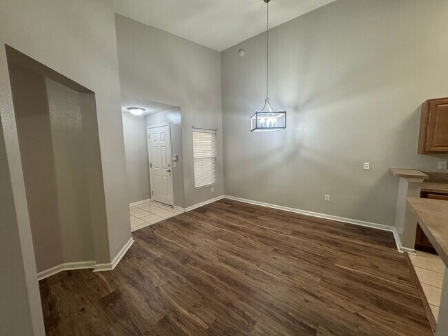 Building Photo - 6099 Maggies Cir