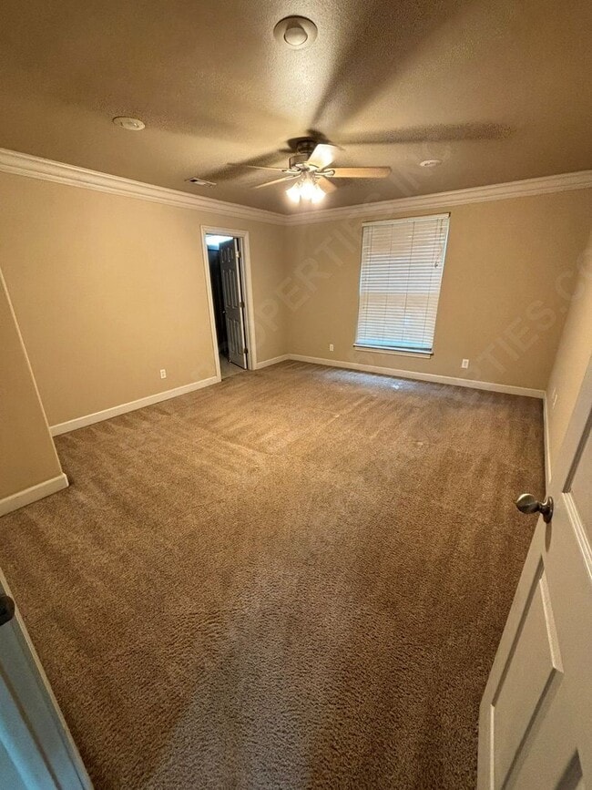 Building Photo - Spacious Living: 3 bed 1 bathroom Fayettev...