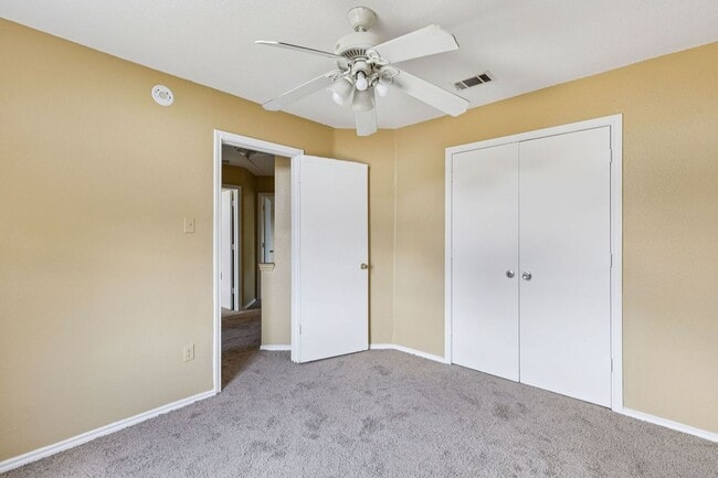 Building Photo - 12719 Bluffview Dr