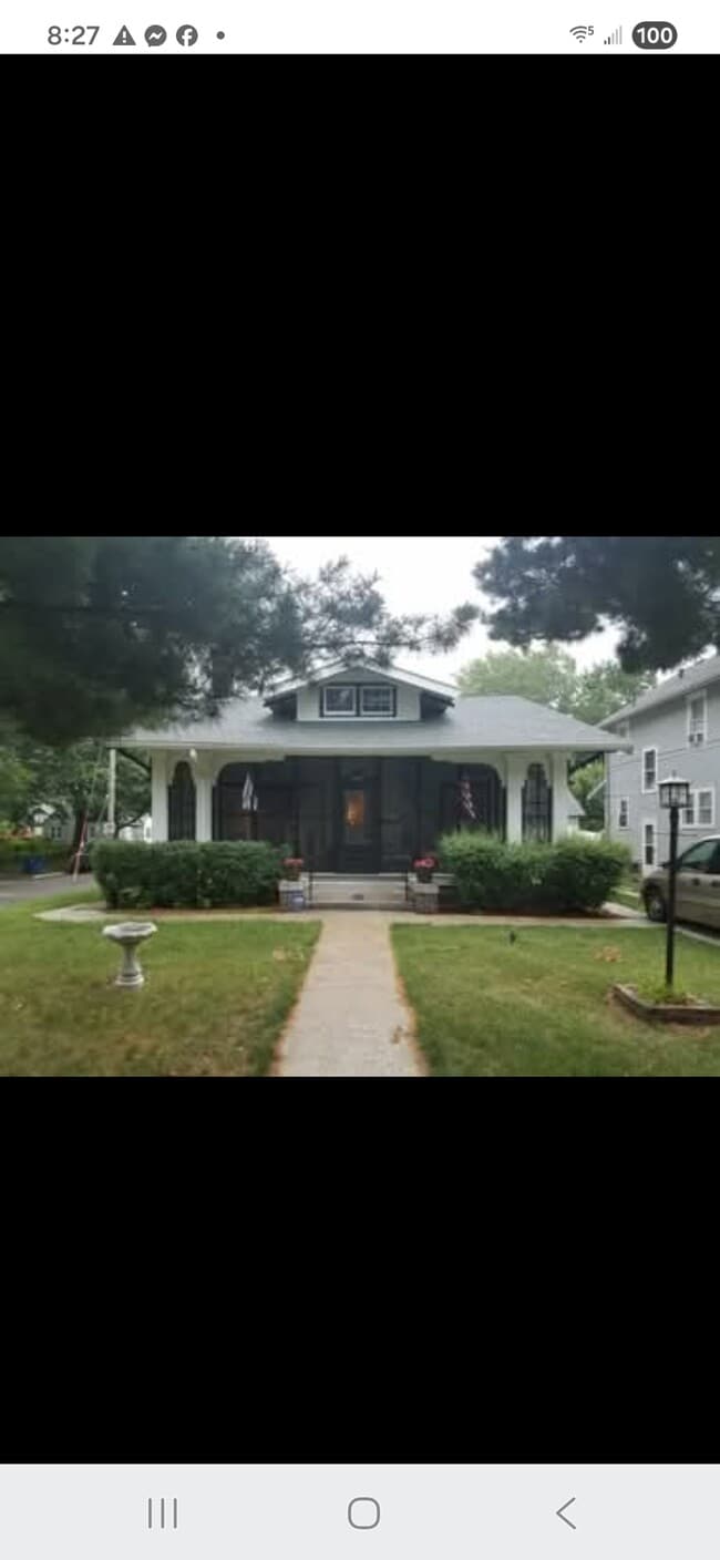 Building Photo - 1833 E 9th St