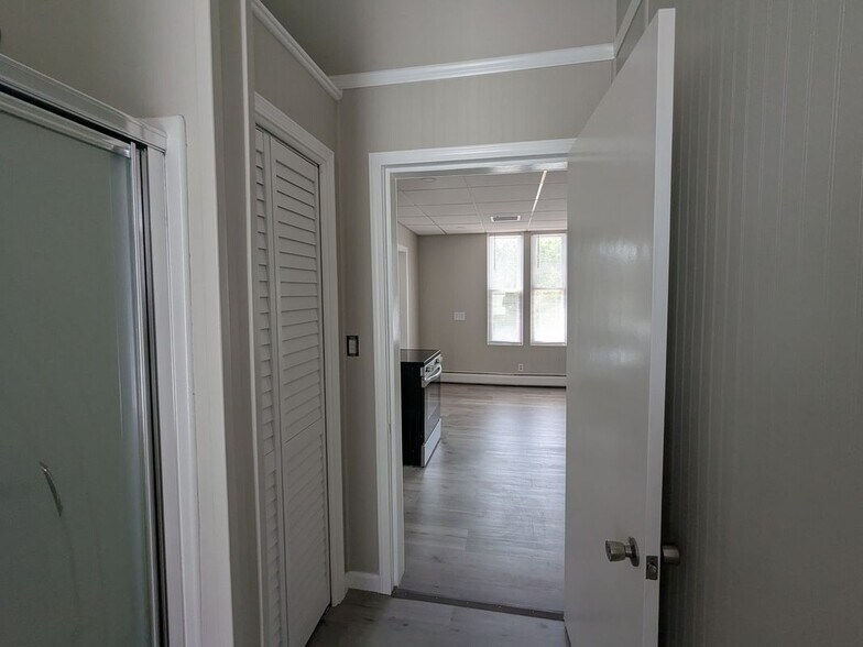 Building Photo - 684 Park Ave