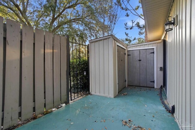 Building Photo - 4822 Huron Dr