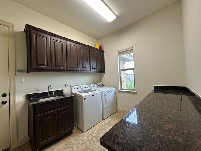 Building Photo - 906 Madison Fork Dr