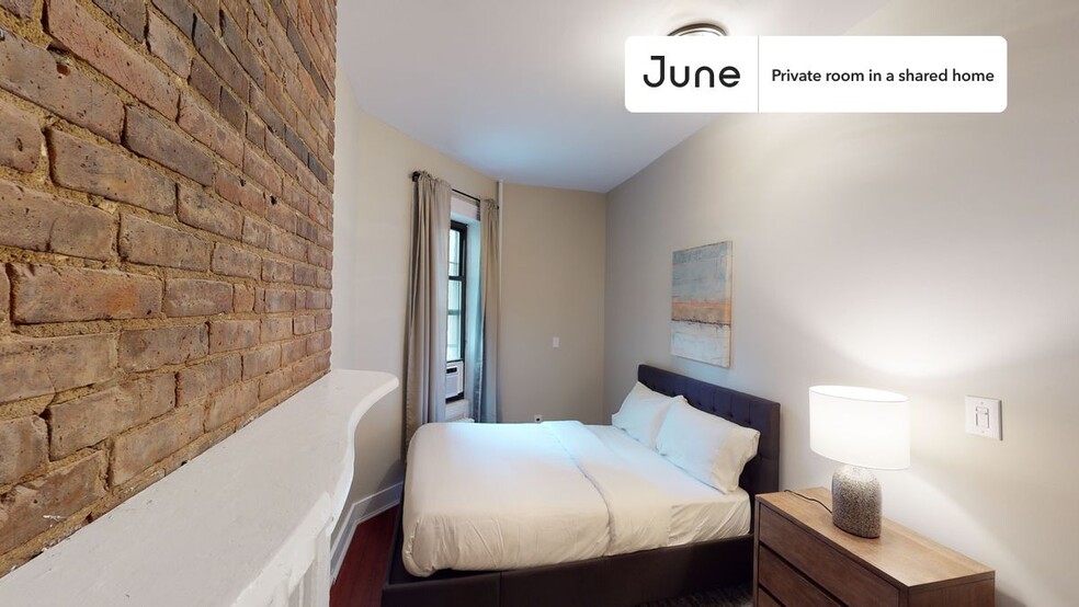 Building Photo - Private bedroom in 3 bed/2 bath Home